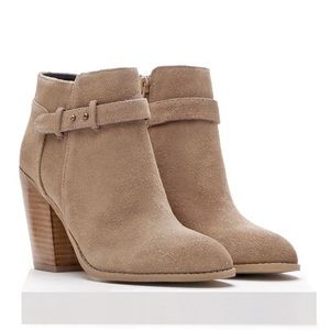 SOLE SOCIETY Lyriq Bootie in Coffee Suede (size 10)